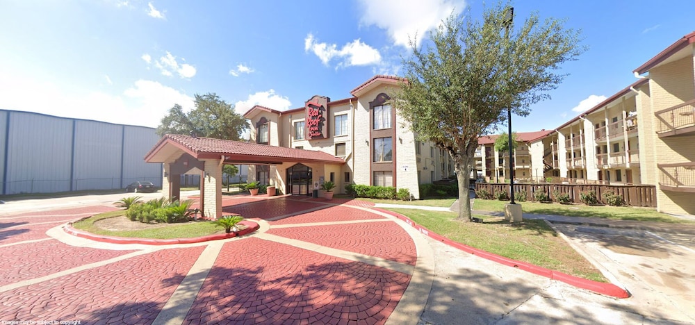 red roof inn and suites houston hobby airport