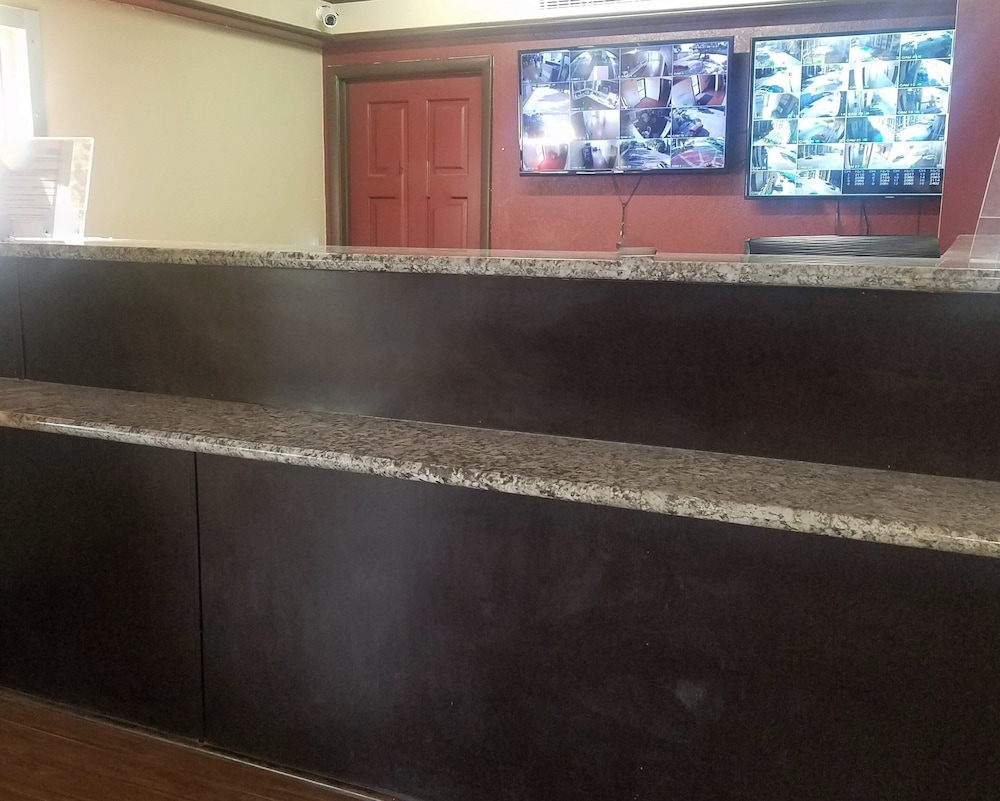 red roof inn and suites houston hobby airport