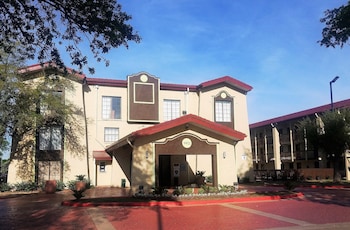 red roof inn and suites houston hobby airport