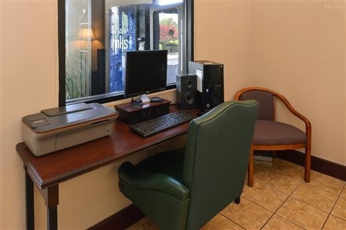 Econo Lodge Inn & Suites,Duplin County>>Clinton,2 star