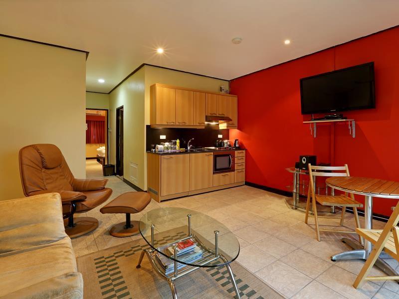 Angus O'tool's Irish Pub Guesthouse,Karon Beach>>Karon,3 star