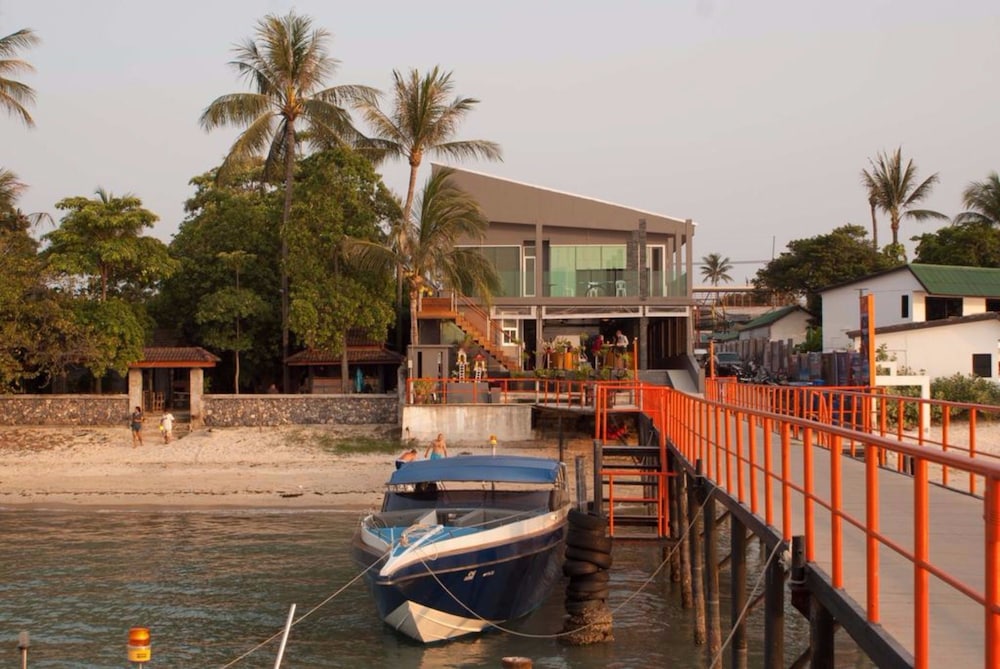 marina residence