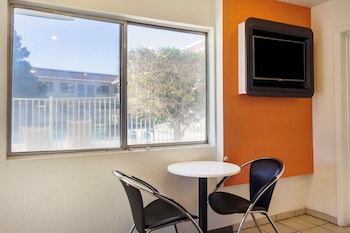 studio 6 mojave ca airport