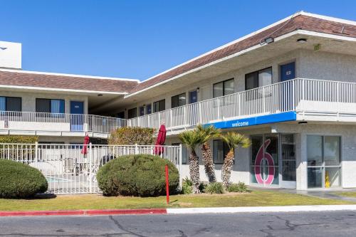 Studio 6 Mojave, Ca - Airport,Near Mojave Chamber Of Commerce,2 star