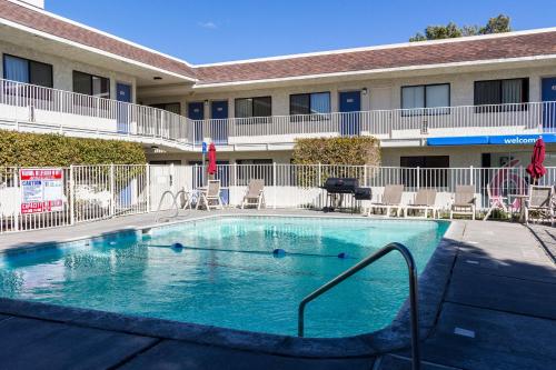 Studio 6 Mojave, Ca - Airport,Near Mojave Chamber Of Commerce,2 star