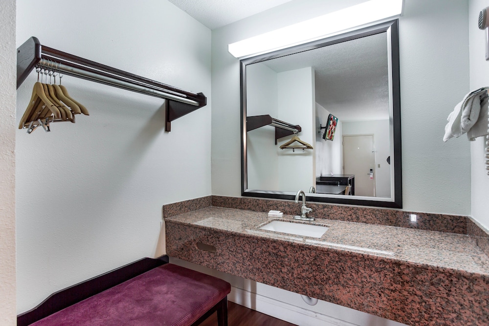 red roof inn monteagle i 24