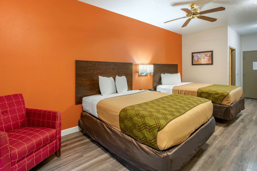 econo lodge and suites granite city