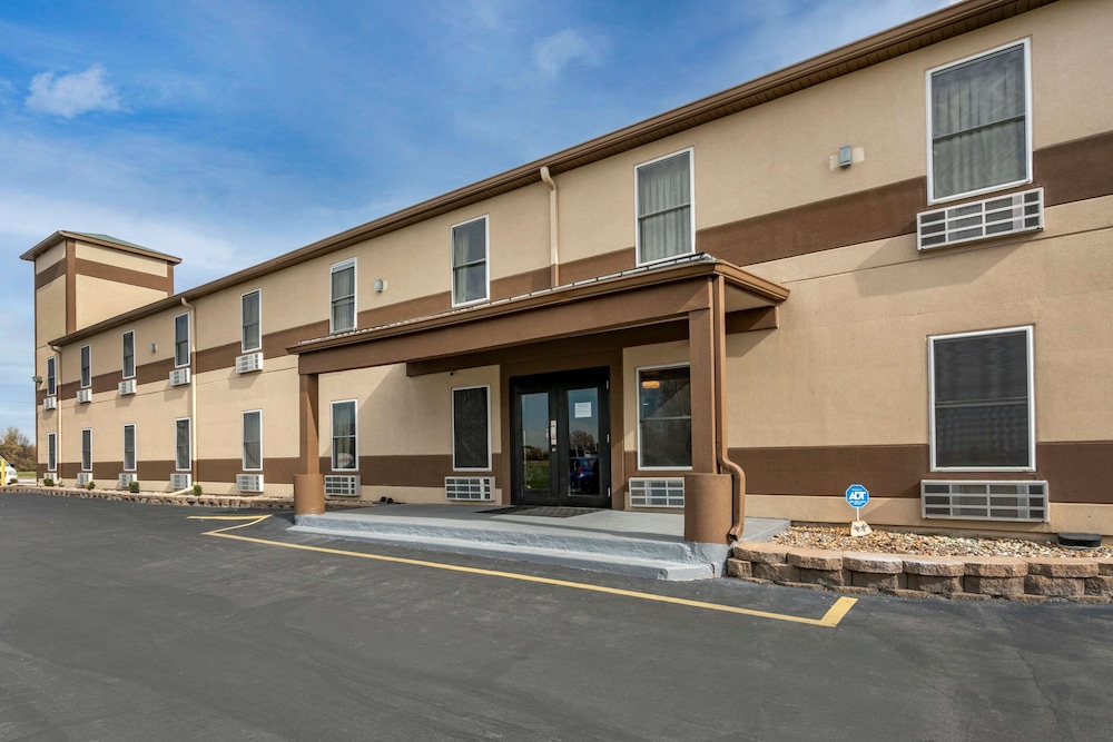 econo lodge and suites granite city