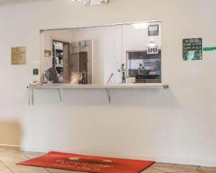 econo lodge and suites granite city