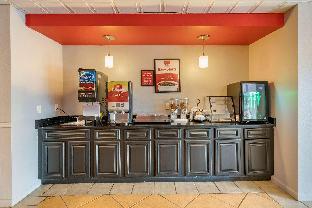 econo lodge and suites granite city