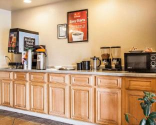 econo lodge and suites granite city