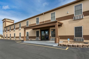 econo lodge and suites granite city