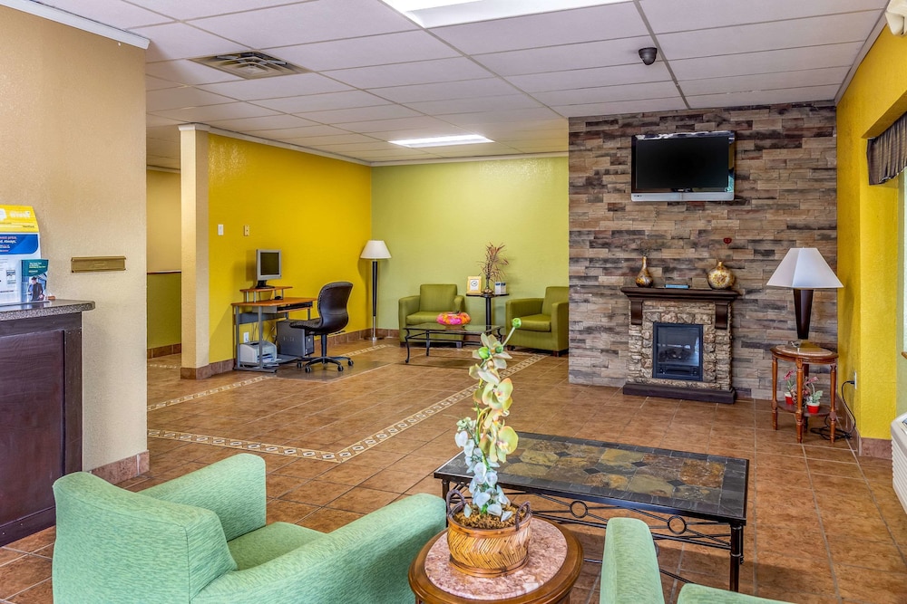 econo lodge inn and suites