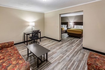 econo lodge inn and suites