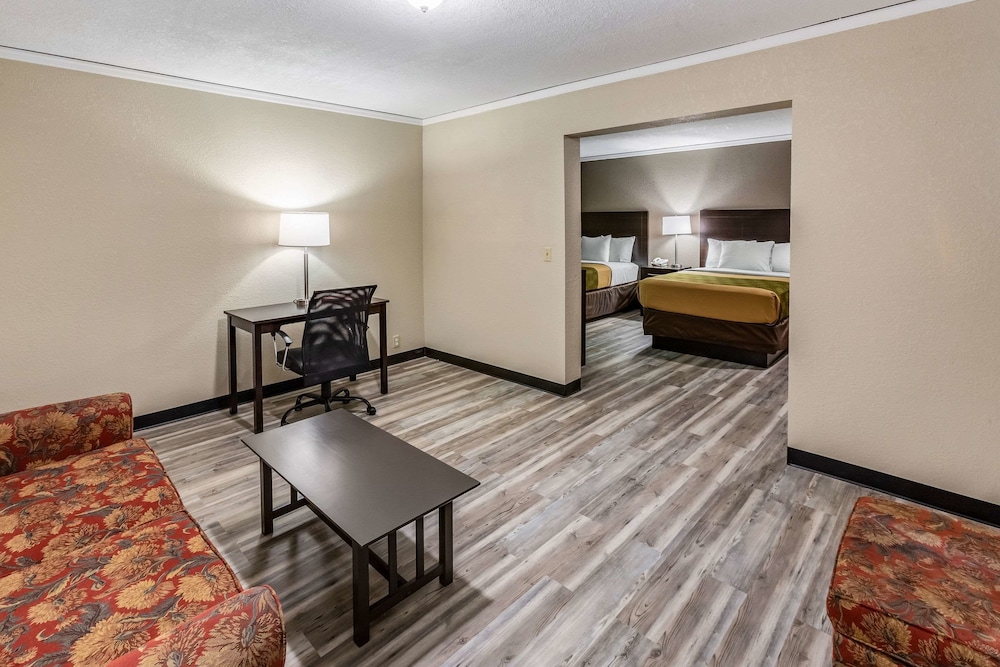 econo lodge inn and suites