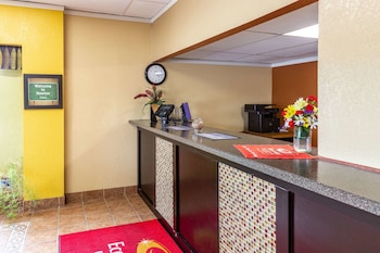 Econo Lodge Inn & Suites,Marshalltown>>Des Moines,2 star
