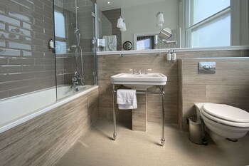 the clerk and well pub and rooms