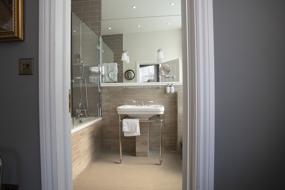 the clerk and well pub and rooms