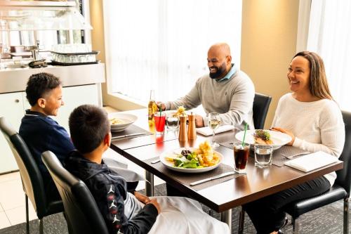 holiday inn parramatta by ihg