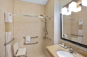 La Quinta Inn & Suites Pearland,Near Southwyck Golf Club,3 star