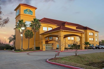 La Quinta Inn & Suites Pearland,Near Southwyck Golf Club,3 star