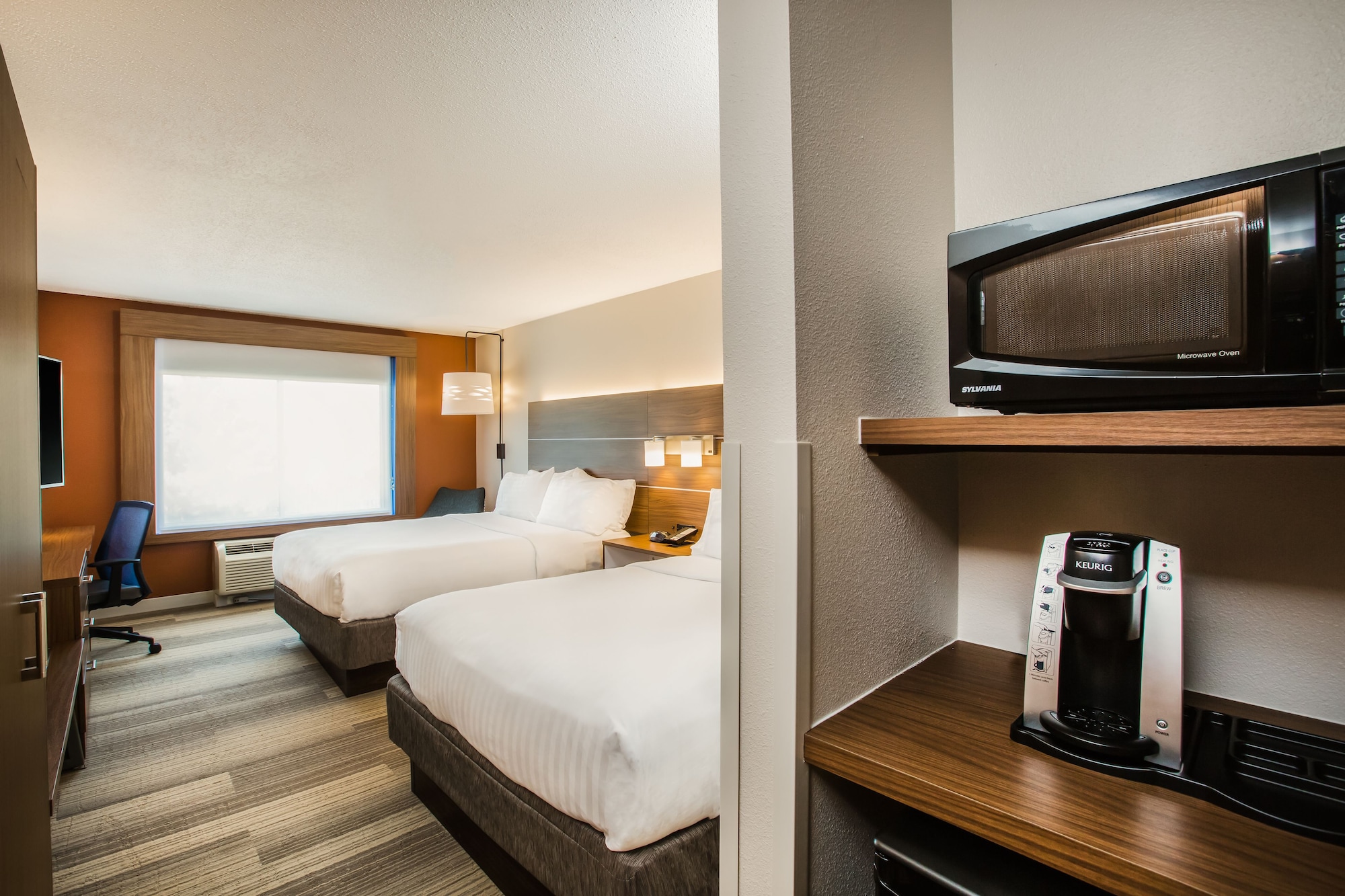 holiday inn express and suites bellevue by ihg