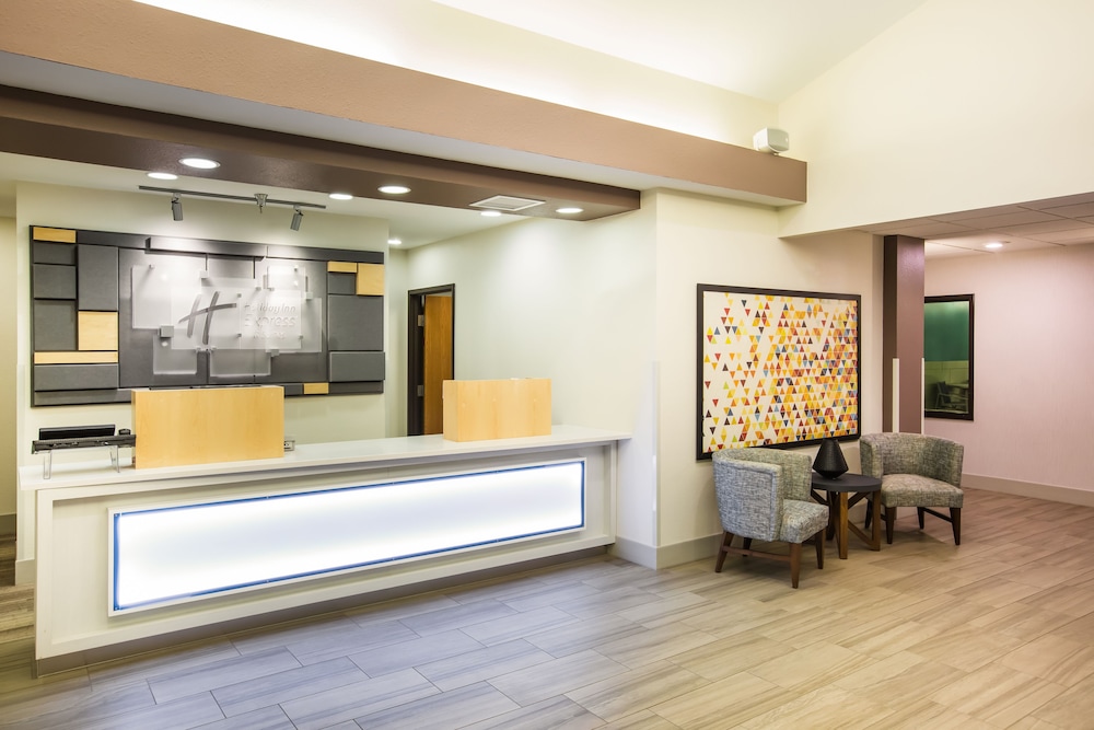holiday inn express and suites bellevue by ihg