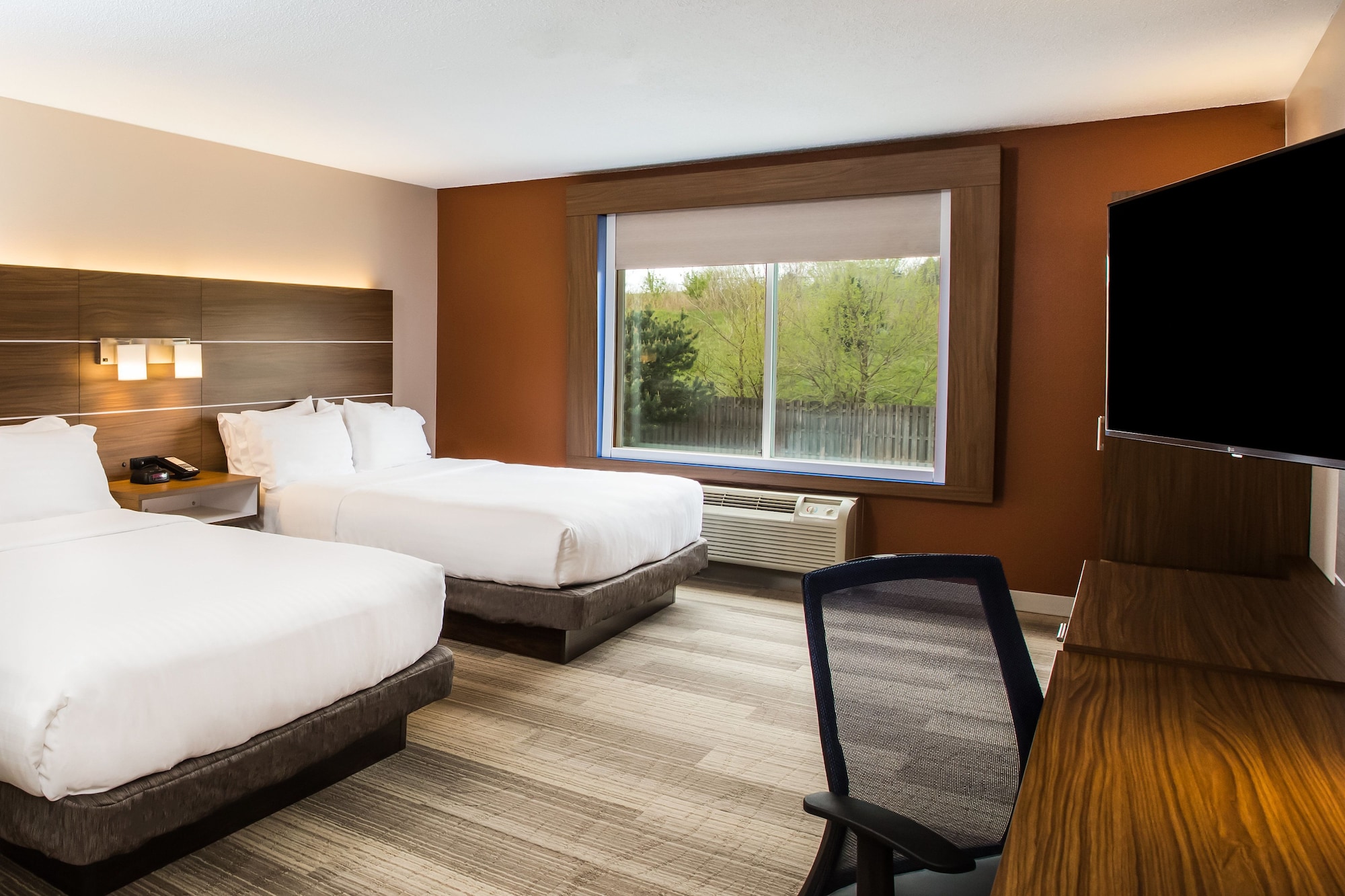 holiday inn express and suites bellevue by ihg