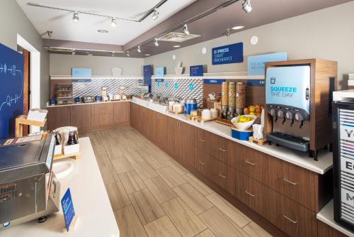 holiday inn express and suites bellevue by ihg