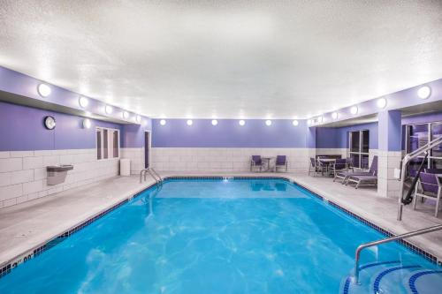 holiday inn express and suites bellevue by ihg
