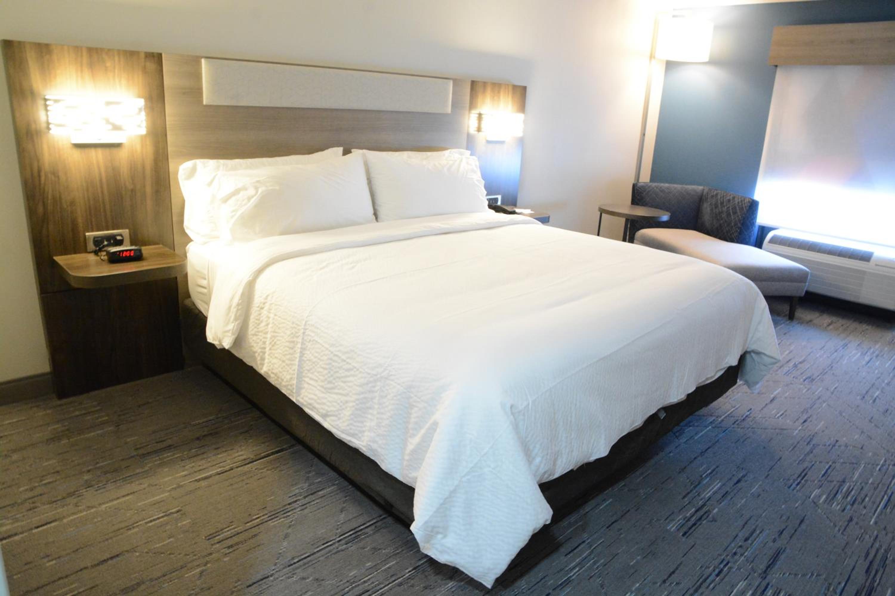 holiday inn express hotel and suites cincinnati se newport