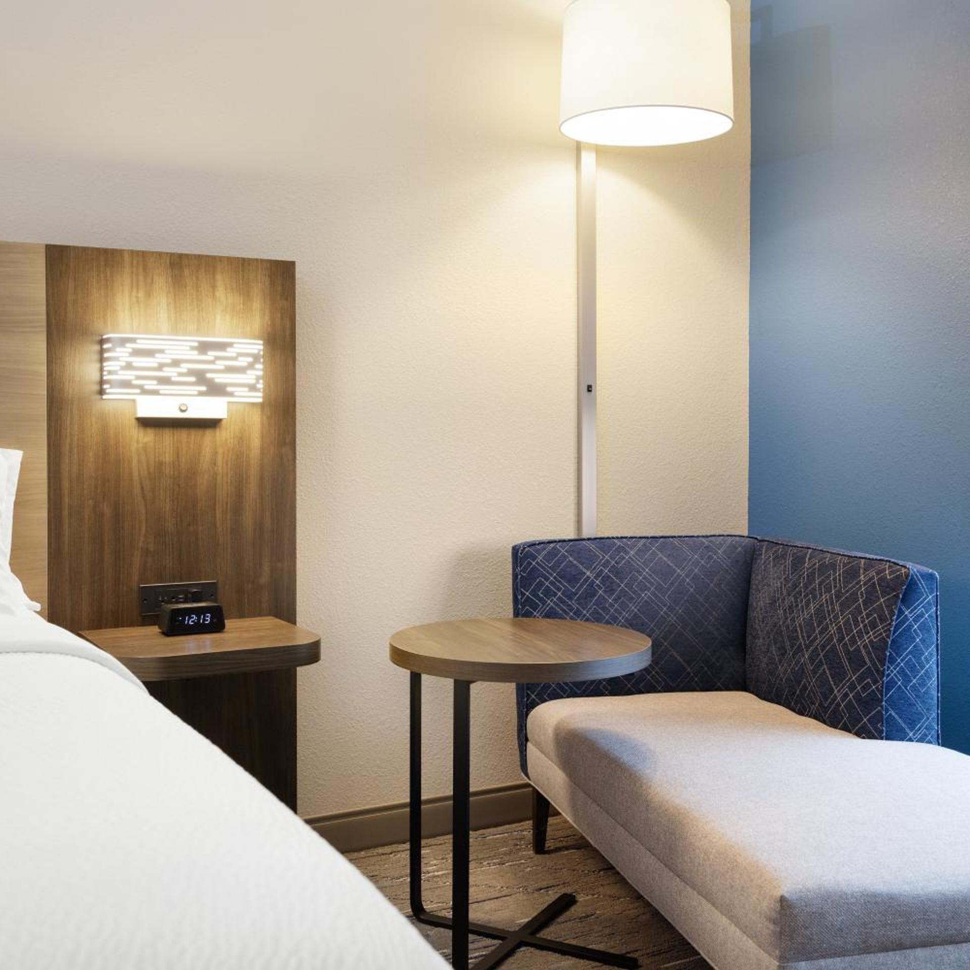 holiday inn express hotel and suites cincinnati se newport