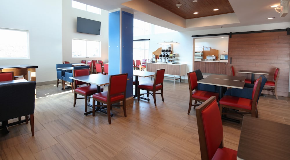 holiday inn express hotel and suites cincinnati se newport