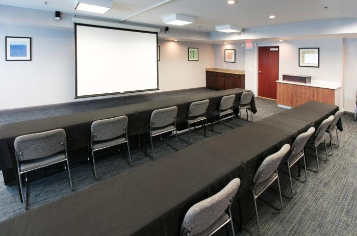 holiday inn express hotel and suites cincinnati se newport