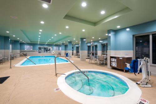 holiday inn express and suites florence i 95 and i