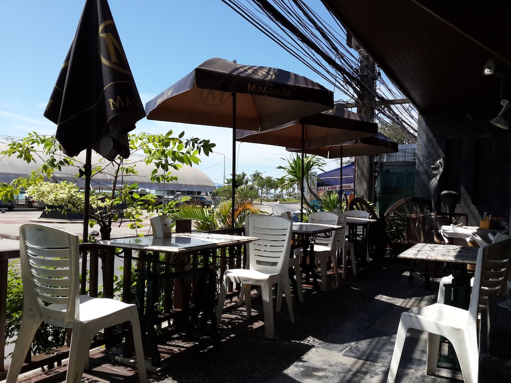 coffee island hostel
