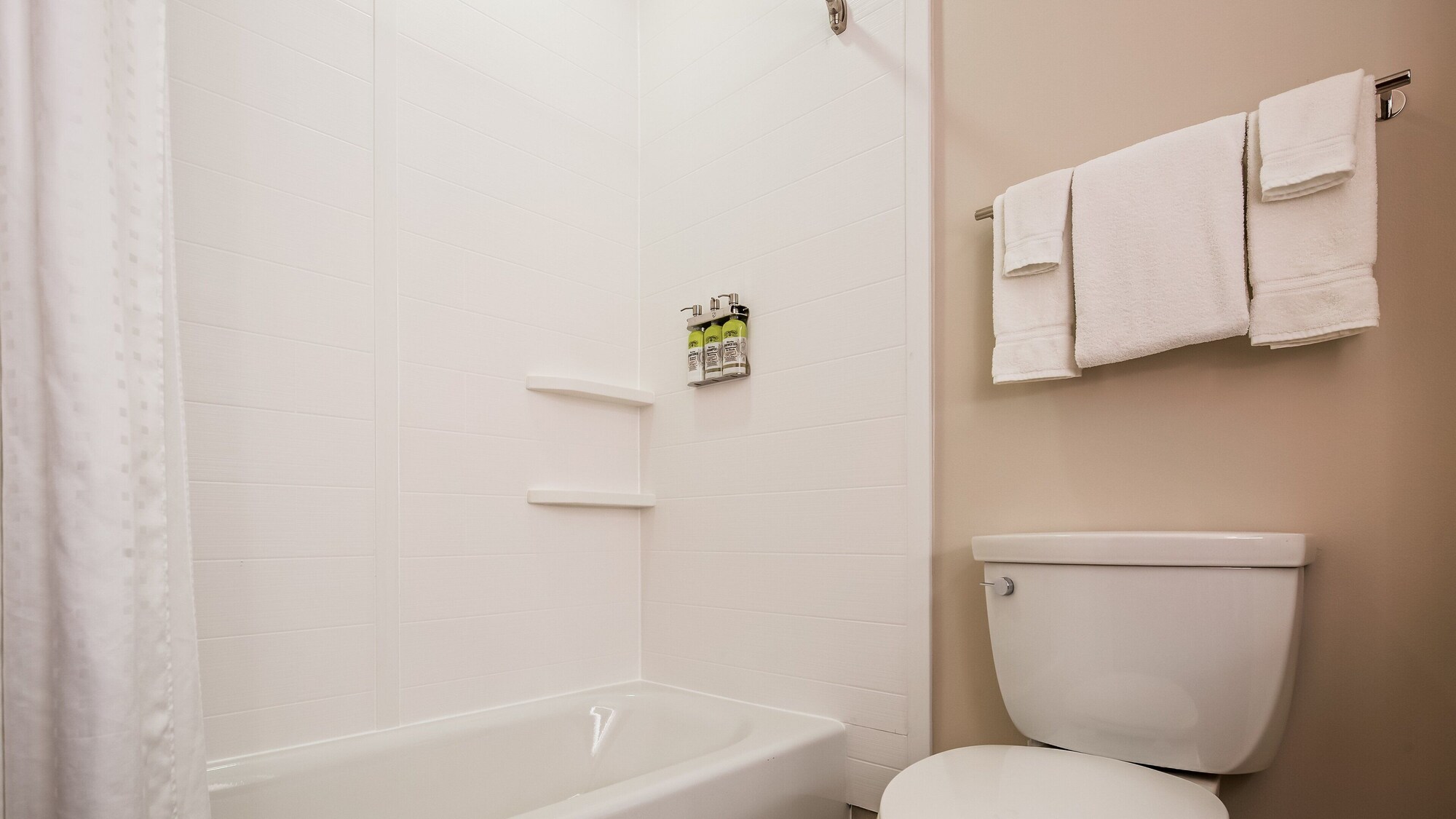 holiday inn express and suites detroit farmington hills
