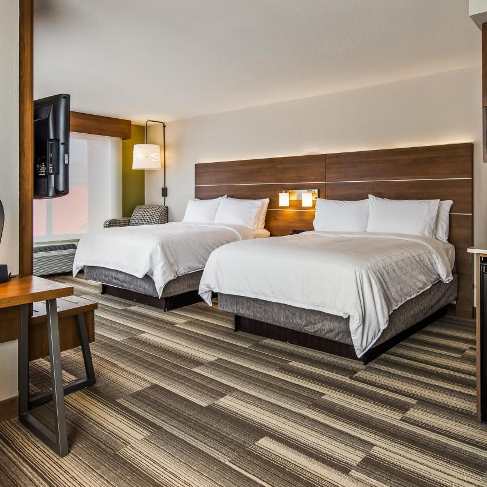 holiday inn express and suites detroit farmington hills