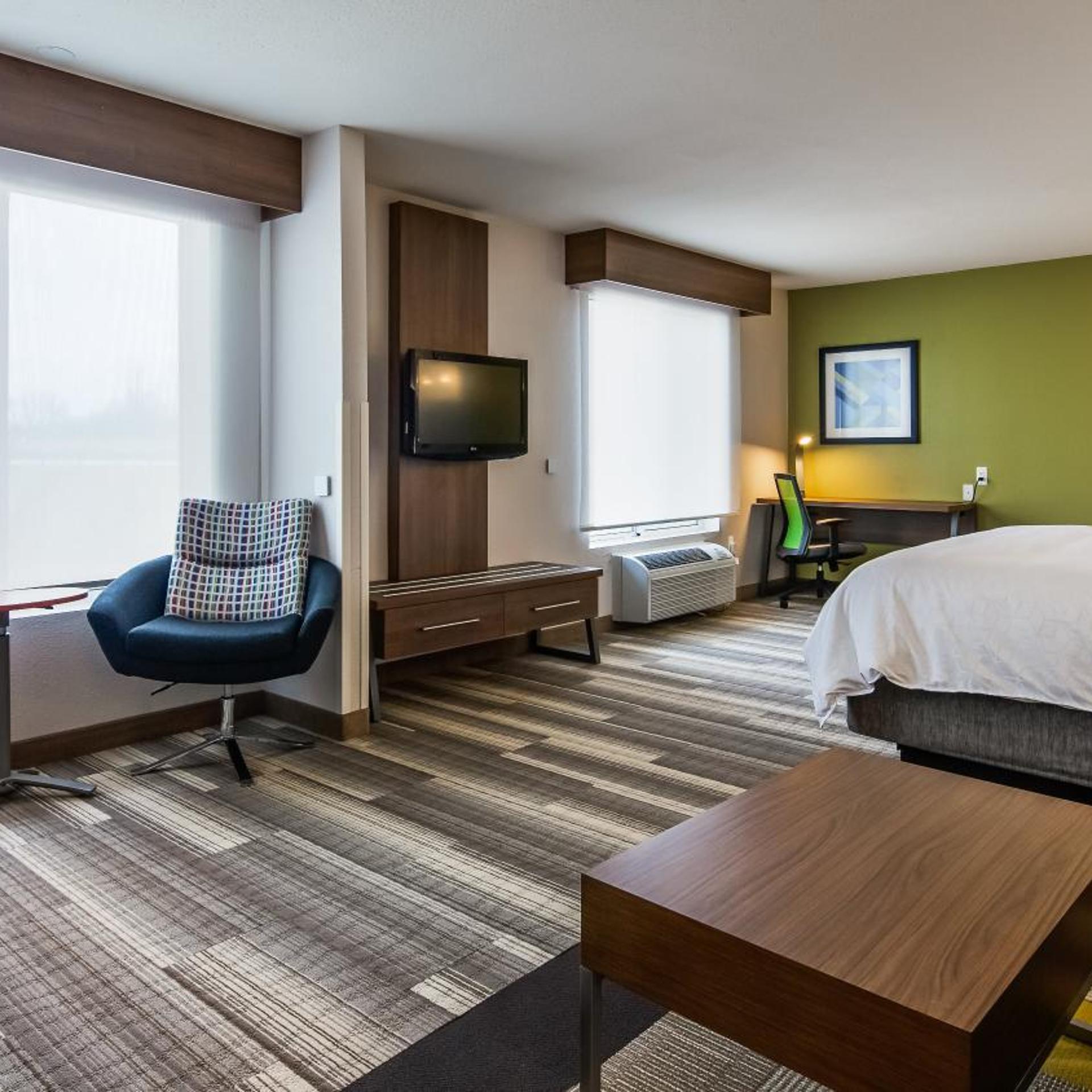 holiday inn express and suites detroit farmington hills