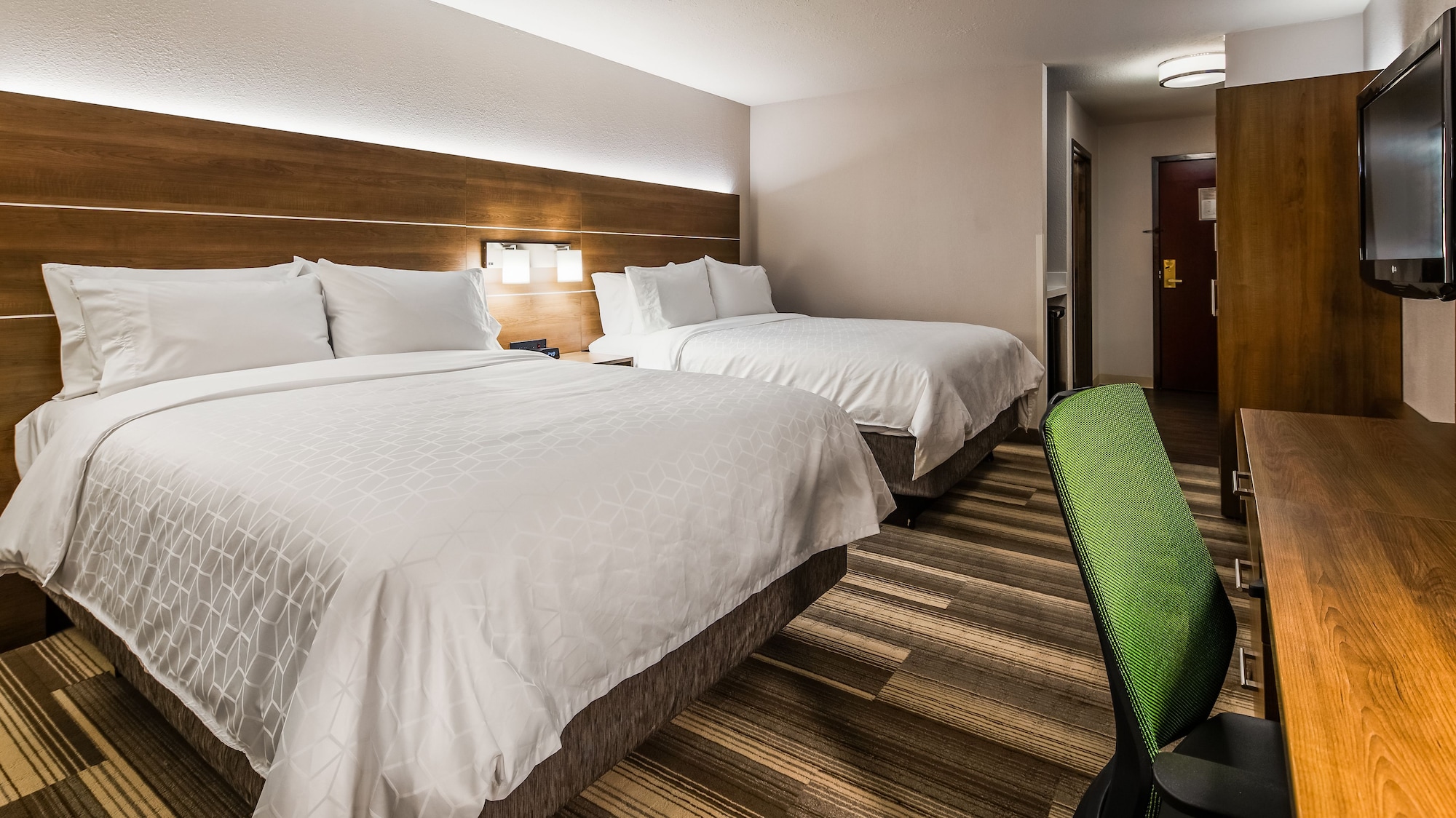holiday inn express and suites detroit farmington hills