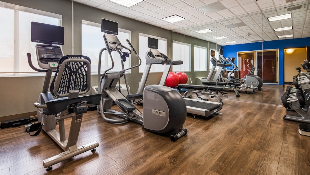 holiday inn express and suites detroit farmington hills