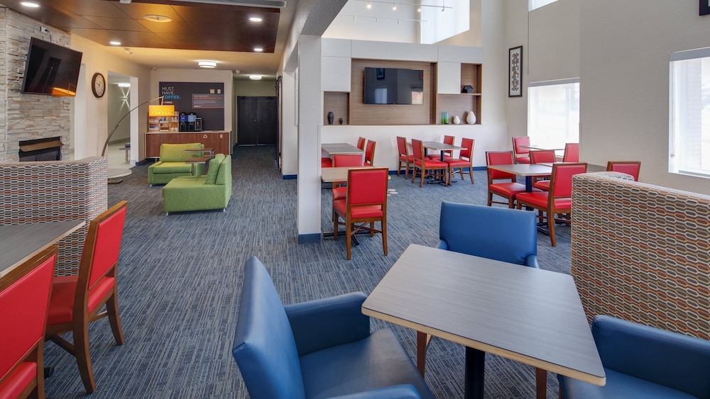 holiday inn express and suites detroit farmington hills