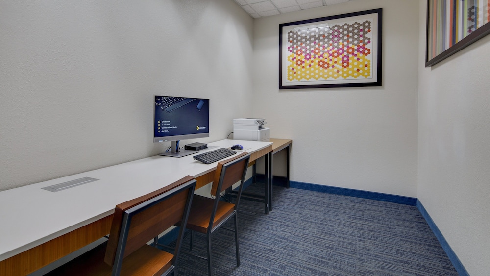 holiday inn express and suites detroit farmington hills