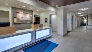 holiday inn express and suites detroit farmington hills