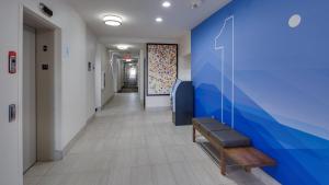 holiday inn express and suites detroit farmington hills