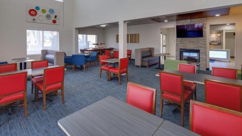 holiday inn express and suites detroit farmington hills