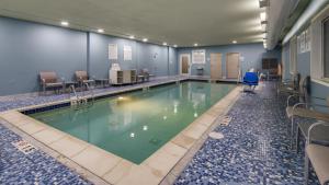 holiday inn express and suites detroit farmington hills