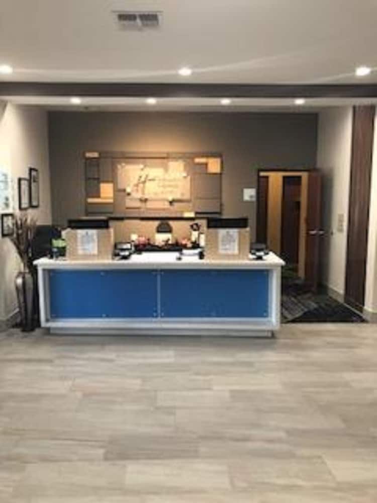 holiday inn express hotel and suites ennis by ihg