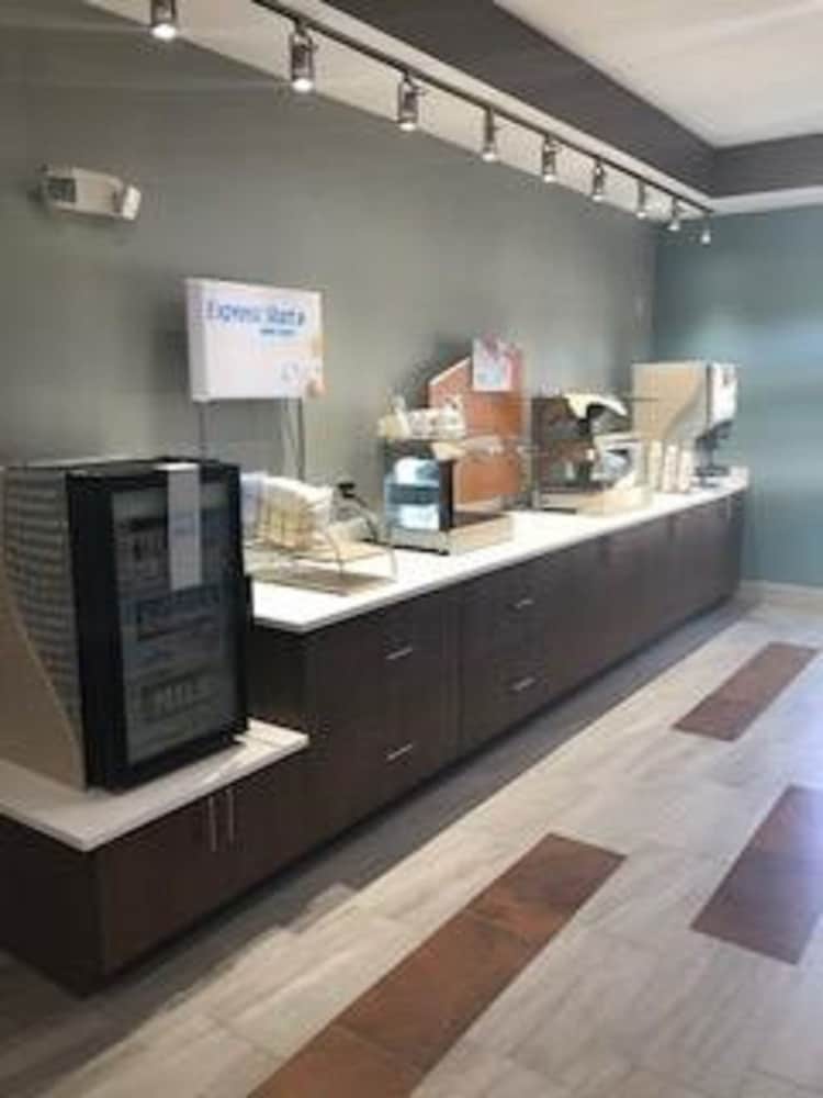 holiday inn express hotel and suites ennis by ihg
