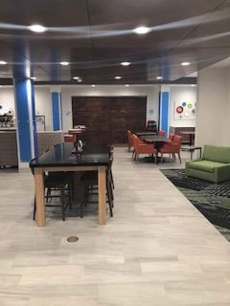 holiday inn express hotel and suites ennis by ihg